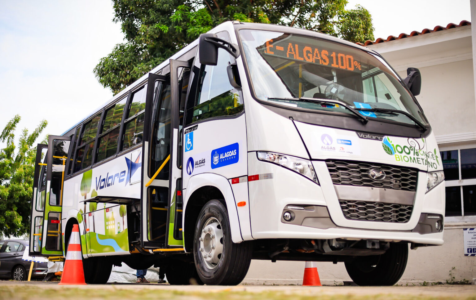 Alagoas testa primeiro ônibus 100% movido a GNV e Biometano em parceria com a Volare