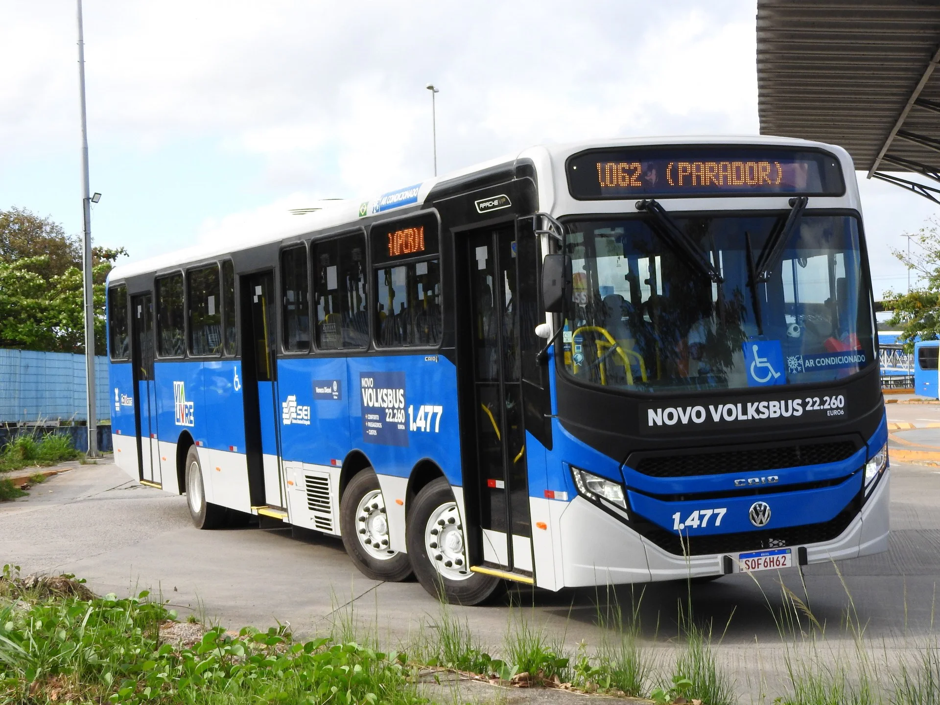 Mais da metade da frota de ônibus da Grande Recife está fora da vida útil, aponta levantamento
