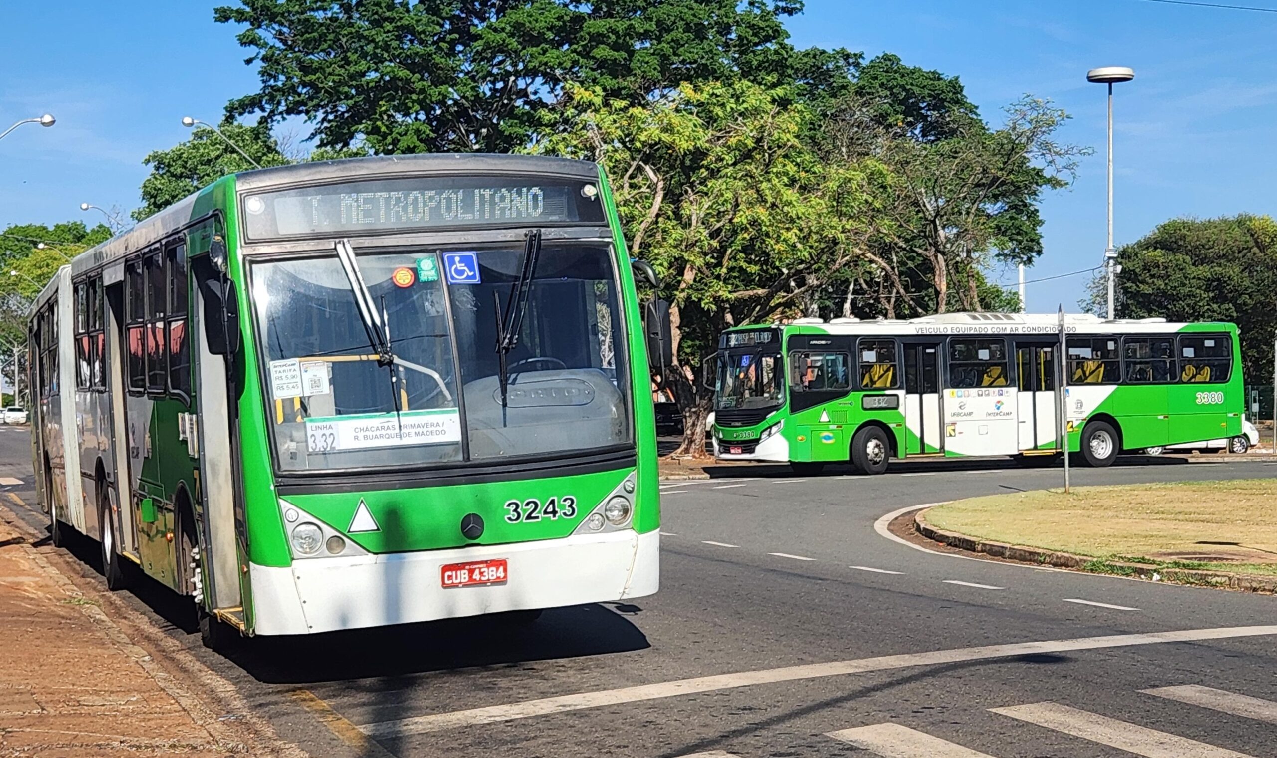 Por que trocar um ônibus convencional por um articulado pode piorar o serviço? Entenda a lógica da oferta de lugares no transporte público