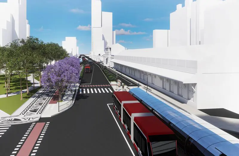 Curitiba aposta no Ligeirão Leste-Oeste com ônibus elétricos e promessa de reduzir até 23 minutos no deslocamento