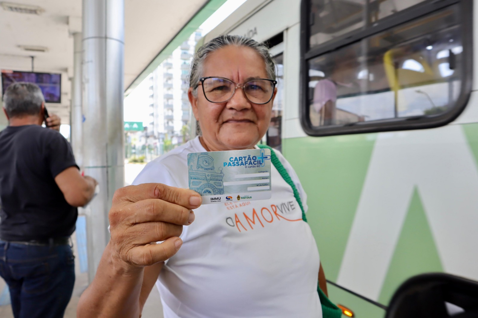 Manaus/AM emite mais de 26 mil cartões PassaFácil+ para idosos