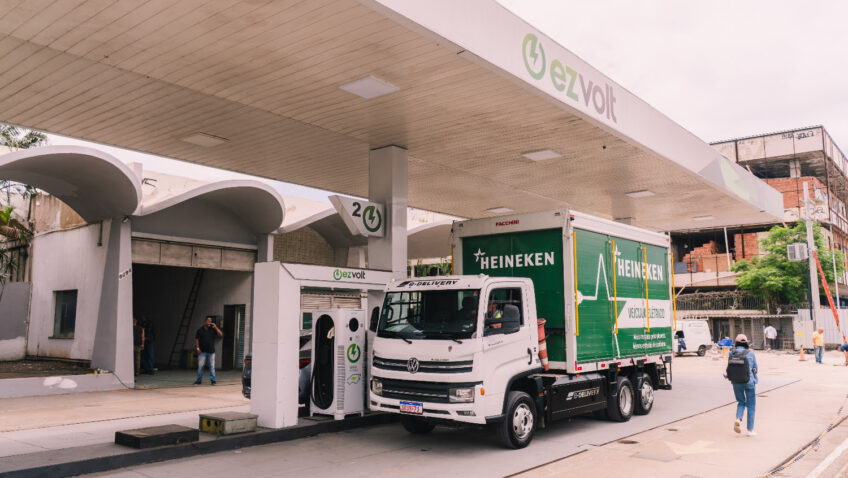 Rio de Janeiro/RJ: Volkswagen apoia iniciativa internacional para ampliar eletropostos para veículos de carga