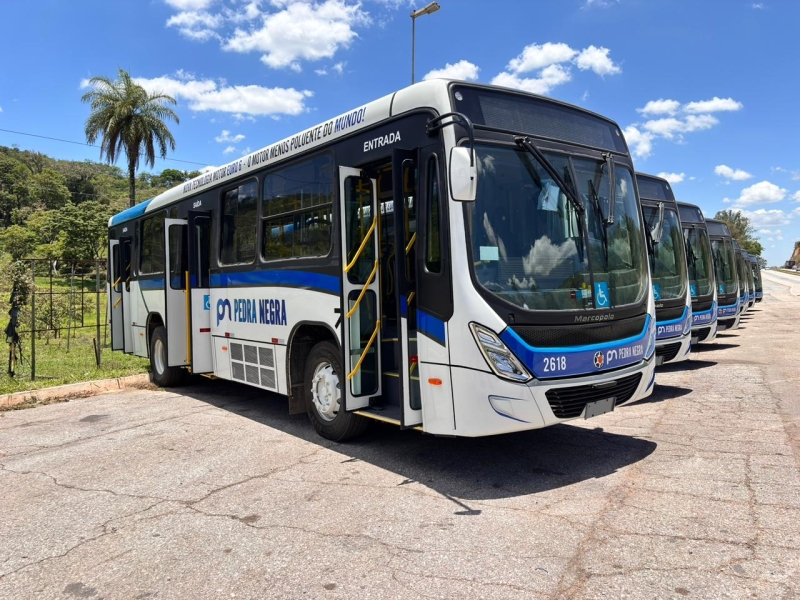 Itaúna/MG recebe os primeiros 18 ônibus zero quilômetro da nova frota municipal